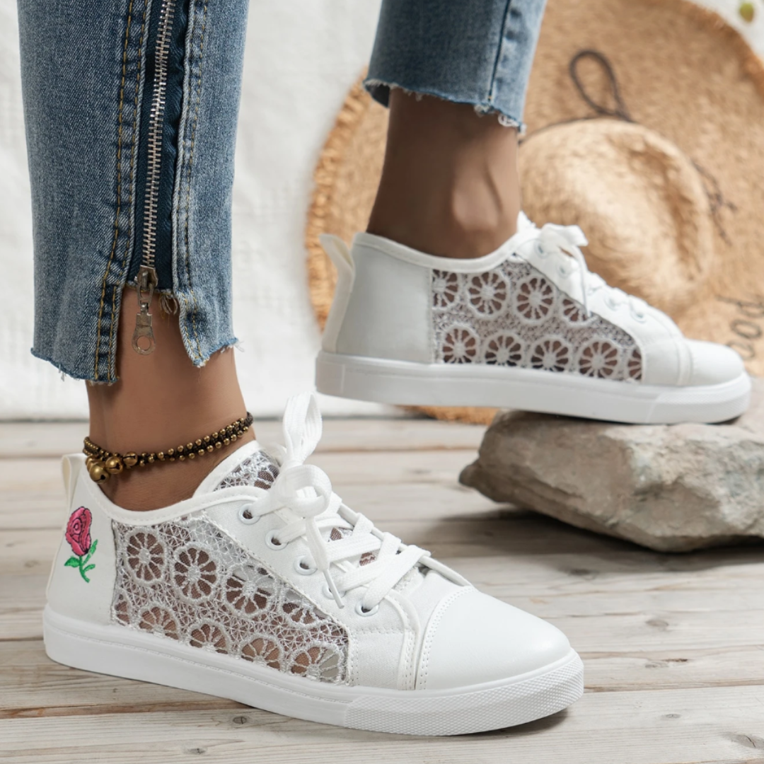 Caroline Spitzensneaker Oktoberfest | Trendige Damen Sneaker mit Spitzendetails