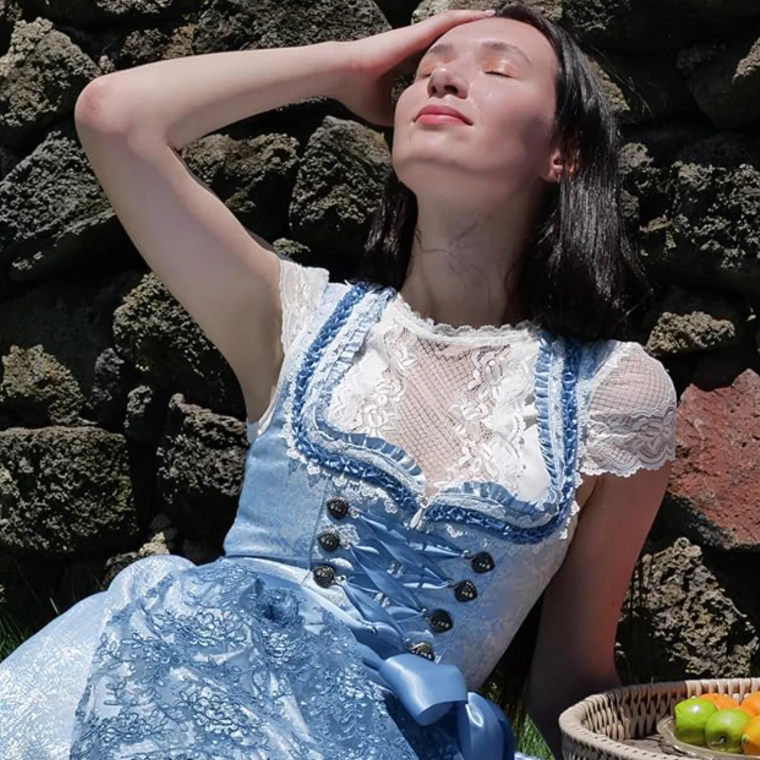 Isabella Dirndl | Elegantes Oktoberfest Dirndl für jeden Anlass