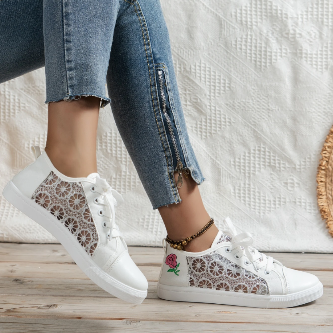 Caroline Spitzensneaker Oktoberfest | Trendige Damen Sneaker mit Spitzendetails