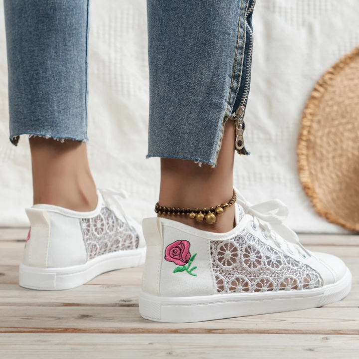 Caroline Spitzensneaker Oktoberfest | Trendige Damen Sneaker mit Spitzendetails