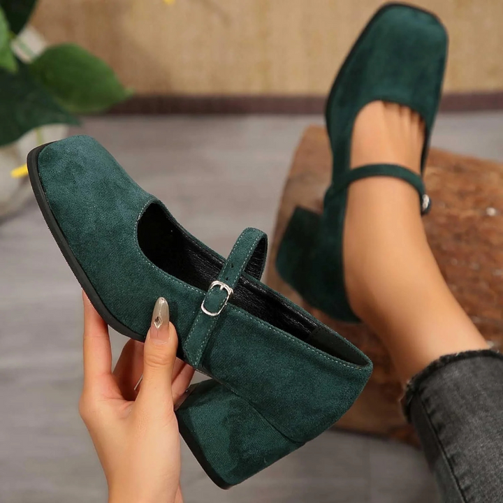 Viktoria Oktoberfest Pumps | Festliche Wildlederlook-Spangenpumps mit Schnalle für Damen