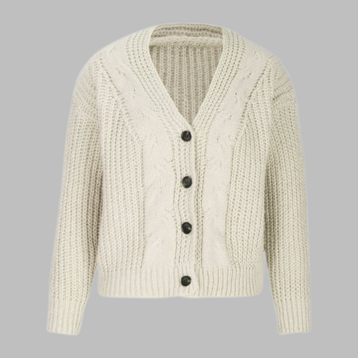 Beige Strickjacke mit Zopfmuster, V-Ausschnitt und schwarzen Knöpfen. Modische Damenbekleidung, ideal für Herbst und Winter.
