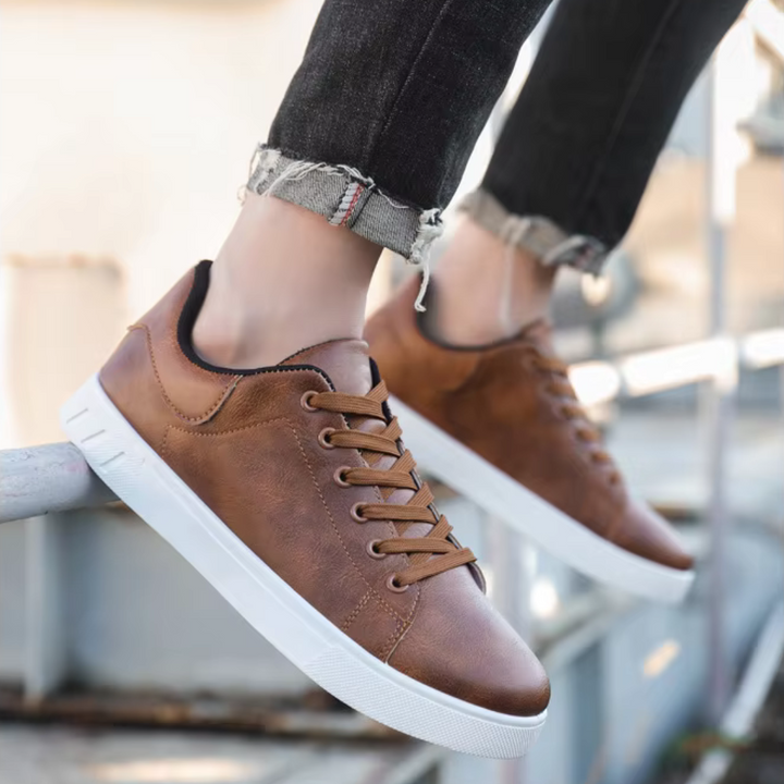 Leon Casual Sneaker | Flacher Herren Sneaker mit atmungsaktivem Kunstleder