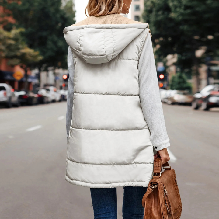Lange Steppweste für kalte Tage - Stilvolle Daunenweste mit Fleece Futter und Kapuze für Damen