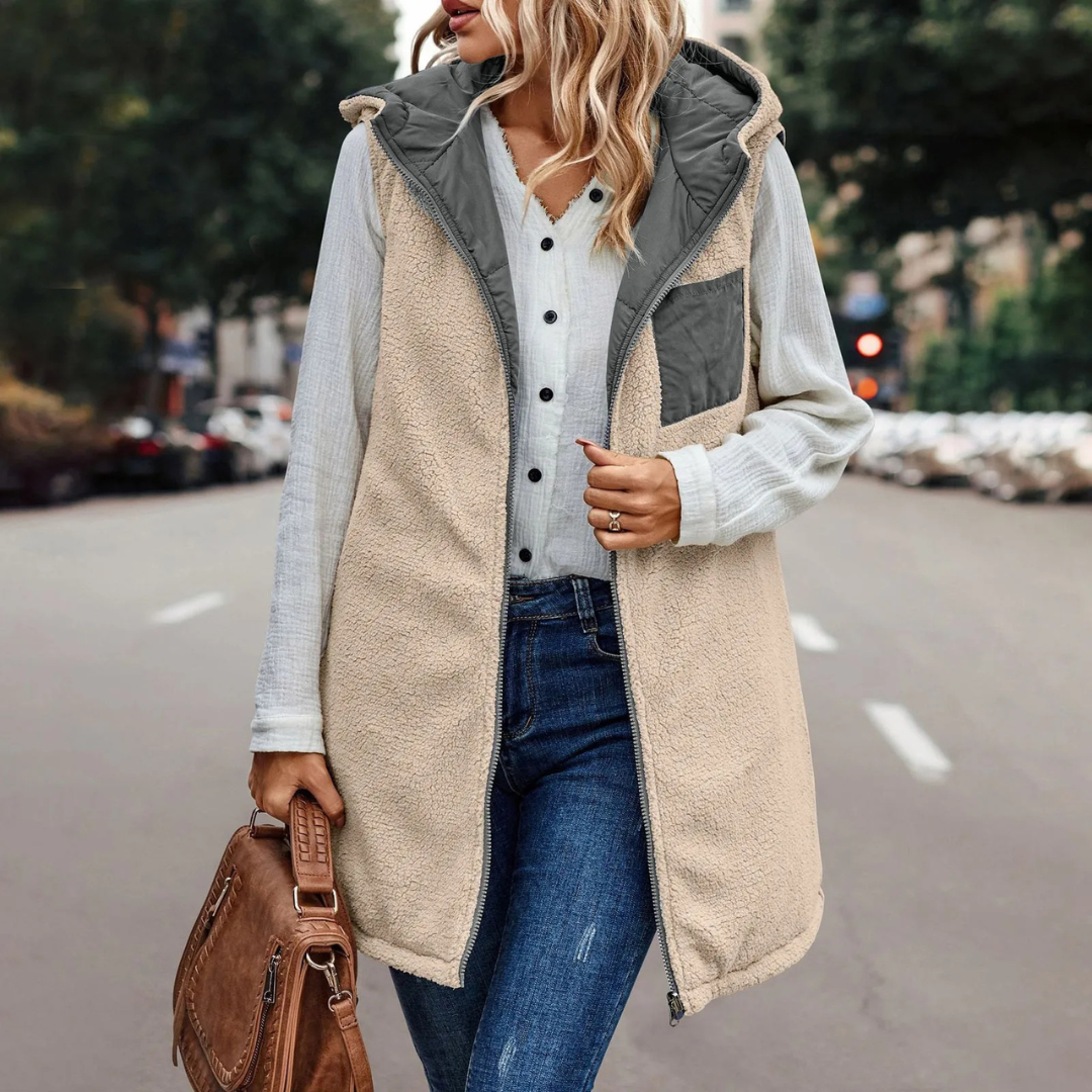 Lange Steppweste für kalte Tage - Stilvolle Daunenweste mit Fleece Futter und Kapuze für Damen