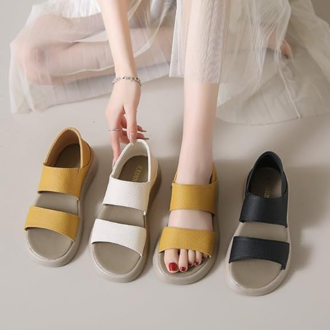 Damen-Sandalen in Gelb, Weiß und Schwarz, flach, mit breiten Riemen. Sommermode, bequemes Schuhwerk, trendige Farben.