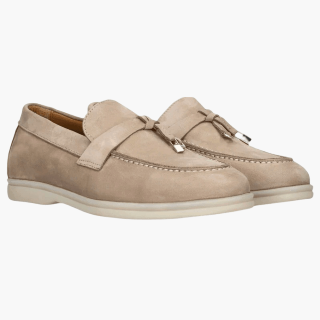Beige Wildleder-Loafer für Herren mit Quasten, elegantes Design, rutschfeste Sohle, ideal für formelle Anlässe und stilvolle Freizeitkleidung.