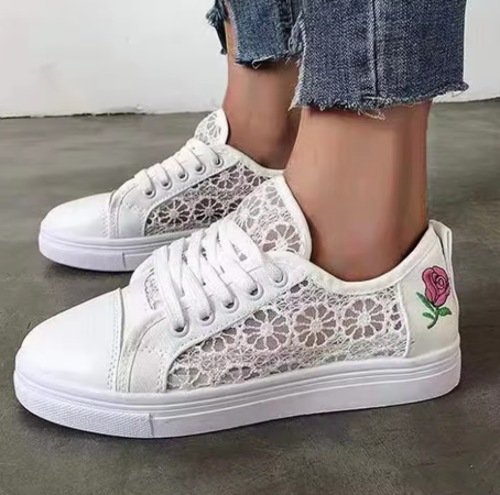 Caroline Spitzensneaker Oktoberfest | Trendige Damen Sneaker mit Spitzendetails