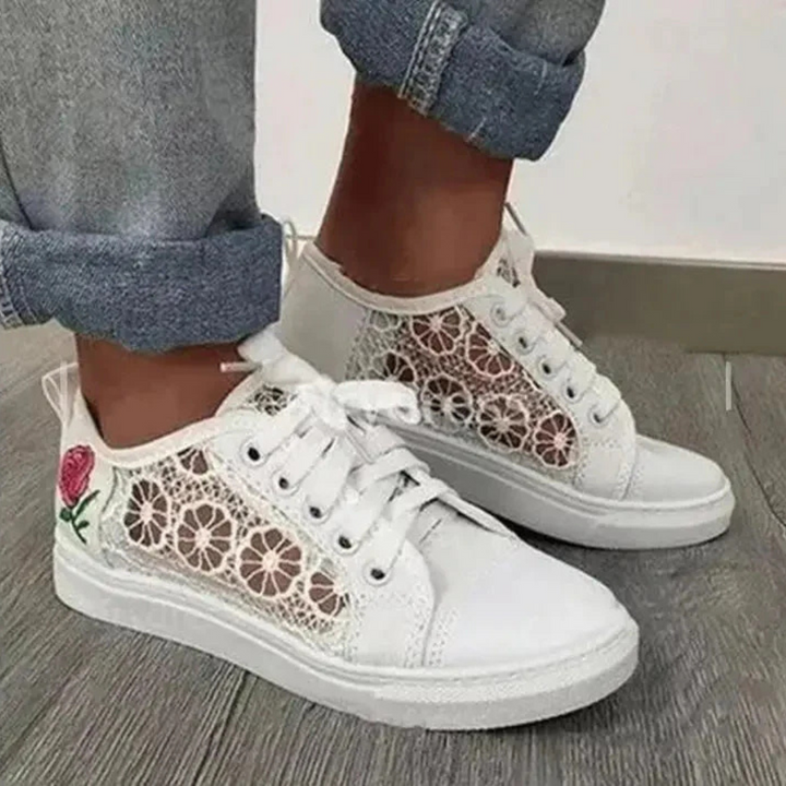 Caroline Spitzensneaker Oktoberfest | Trendige Damen Sneaker mit Spitzendetails