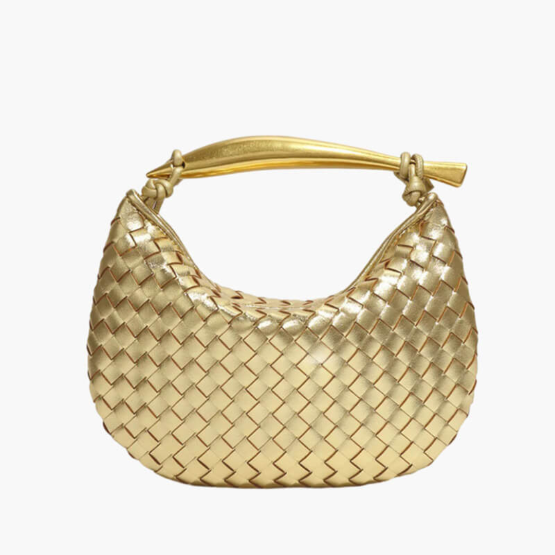Goldene, geflochtene Handtasche mit elegantem Design und geschwungenem Griff. Luxuriöse Damenmode, stilvolles Accessoire, modische Tasche.