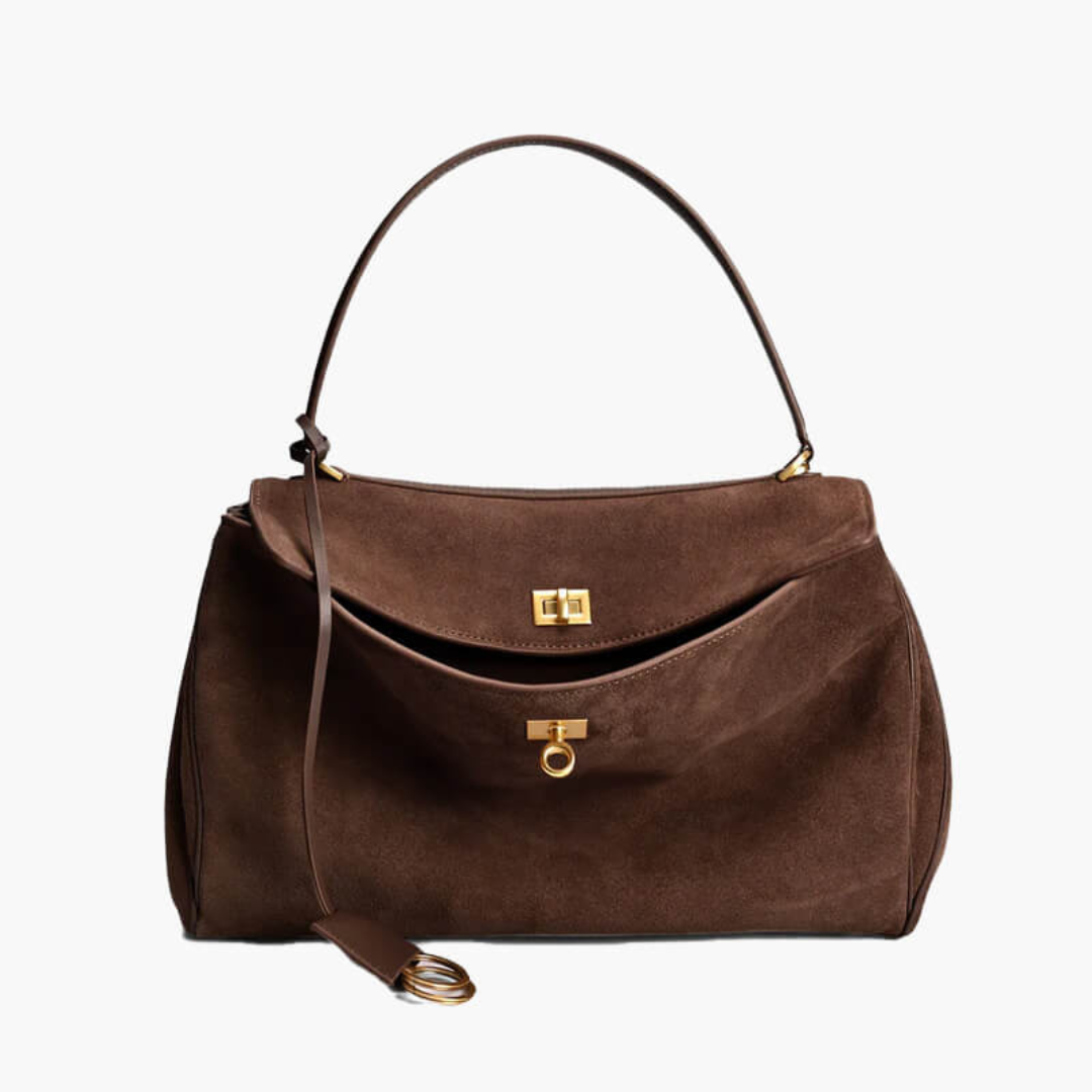 Braune Wildlederhandtasche mit goldenen Verschlüssen und abnehmbarem Schulterriemen. Elegantes Design, ideal für stilvolle Damenmode.