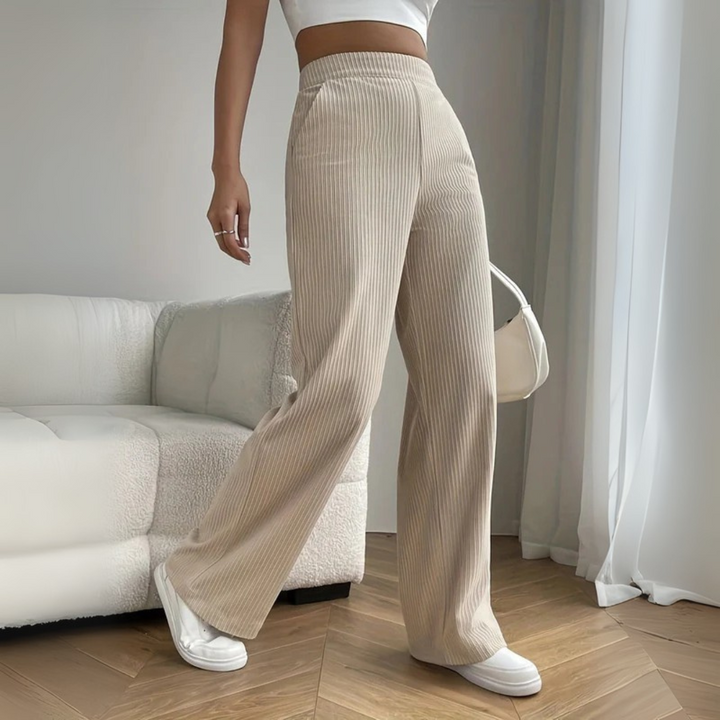 Flared Cordhose für den Herbst - Stilvolle Bundfaltenhose mit hoher Taille für Damen