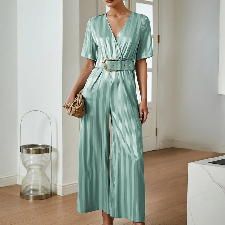 Anja Jumpsuit | Eleganter Satin-Jumpsuit mit V-Ausschnitt, Gürtel und halben Ärmeln