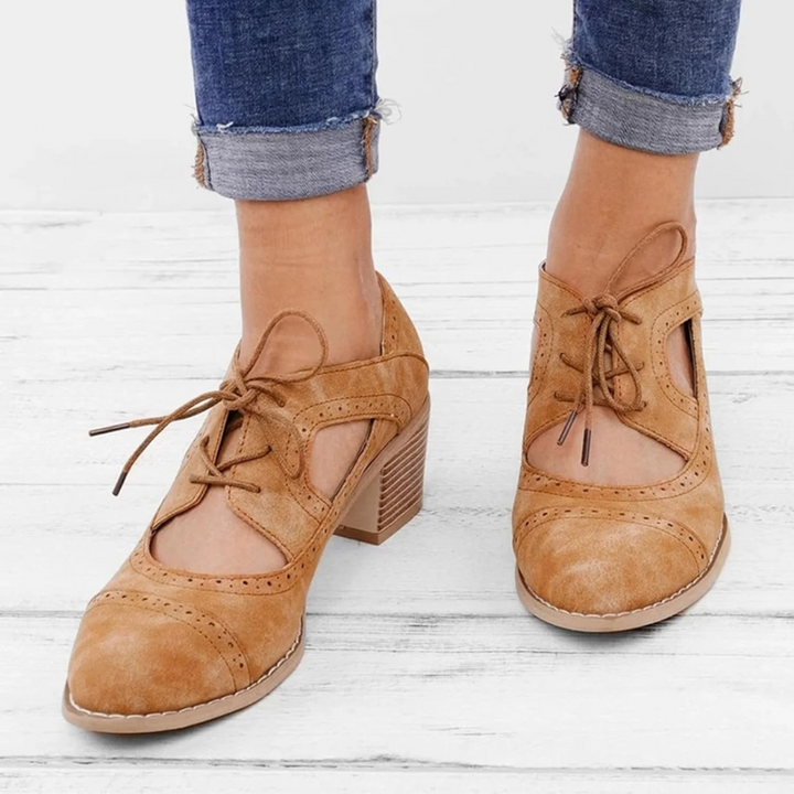 Emma Oktoberfest Schuhe | Vintage Trachten-Pumps mit Schnürung in Wildleder-Optik für Damen