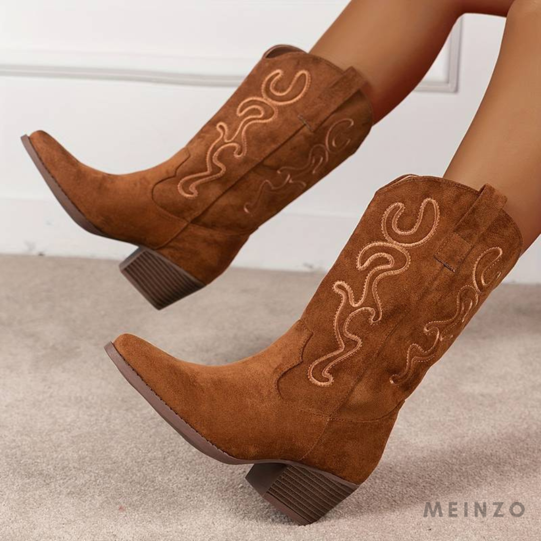Braune Wildleder-Cowboystiefel mit Stickerei, niedriger Absatz, Damenmode, Westernstil, bequeme Schuhe, trendige Herbst-Winter-Boots.