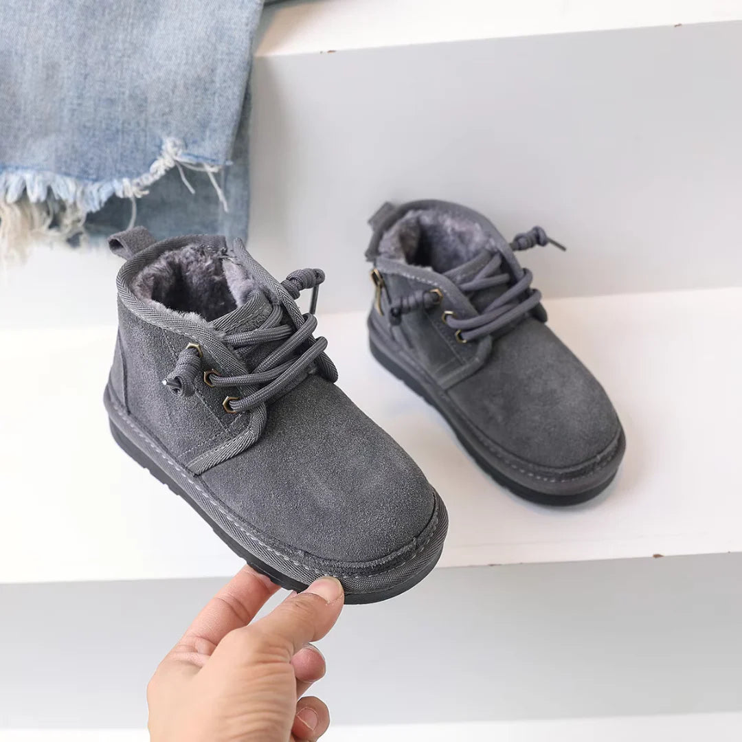 Kinder Muggies | Warm gefütterte Kinderschuhe mit Profilsohle und Schnürsenkeln