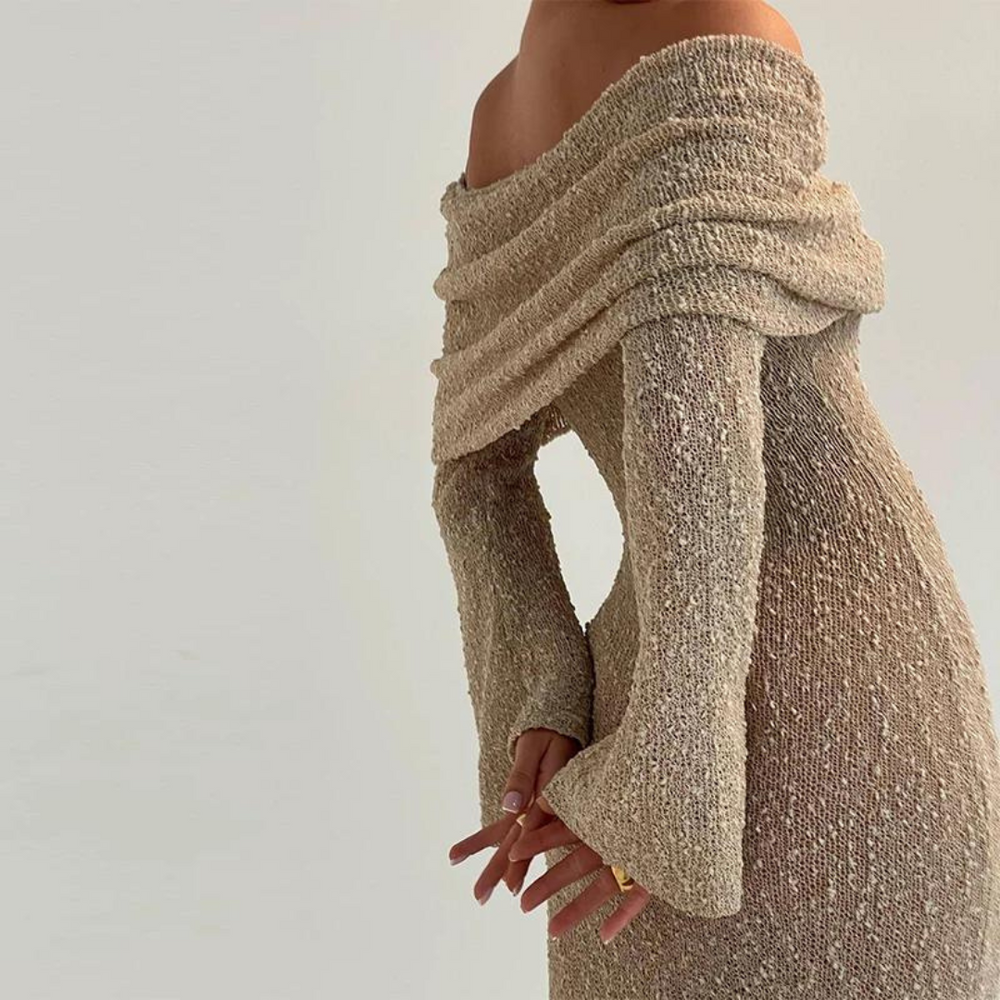 Beigefarbenes, schulterfreies Strickkleid mit langen Ärmeln, elegantes Design, modisch, Damenmode, Textur, stilvoll, minimalistisch.