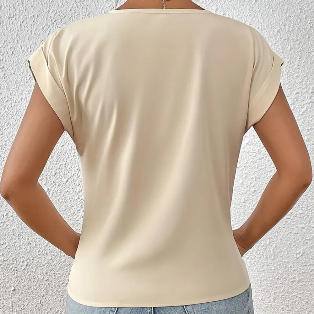 Damen T-Shirt Rückansicht, beige, kurzärmlig, lässiger Stil, weicher Stoff, ideal für Sommermode, Freizeitkleidung, minimalistisch, elegant.