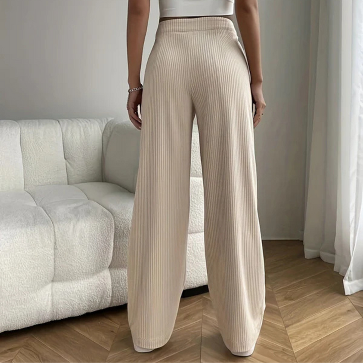 Flared Cordhose für den Herbst - Stilvolle Bundfaltenhose mit hoher Taille für Damen