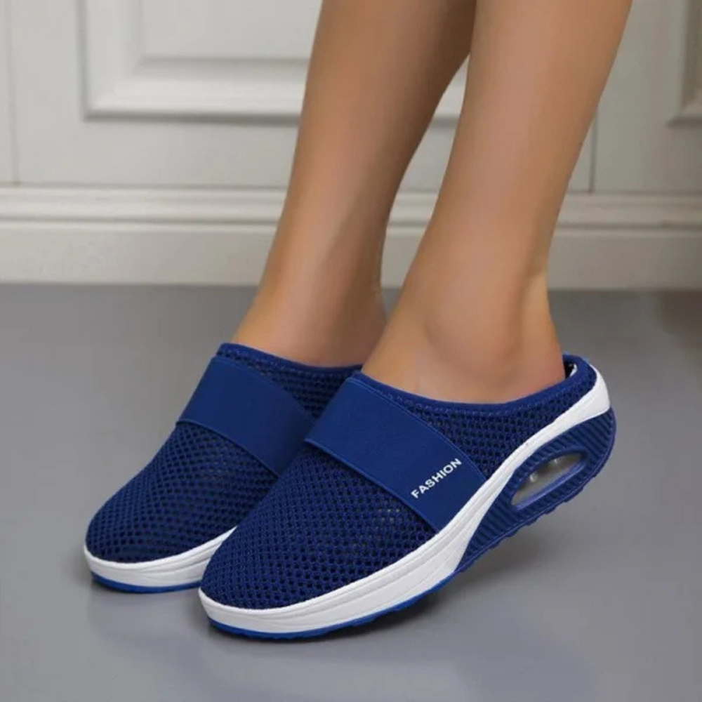 Blaue Damen-Clogs mit Mesh-Oberfläche und Luftpolstersohle, bequem und modisch, ideal für Freizeit und Alltag.