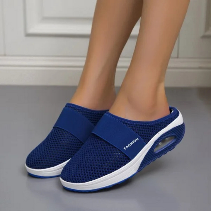 Blaue Damen-Clogs mit Mesh-Oberfläche und Luftpolstersohle, bequem und modisch, ideal für Freizeit und Alltag.