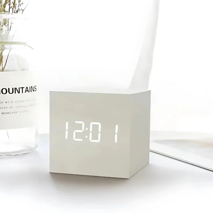Cube LED-Wecker | Moderner Holzmaserung-Designwecker mit Temperaturanzeige