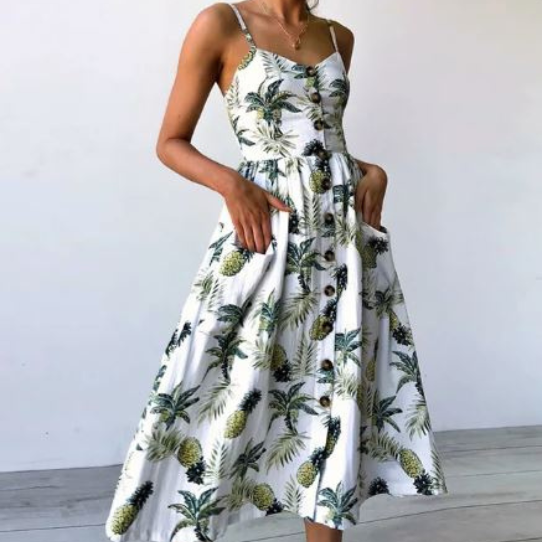 Frau in weißem Sommerkleid mit Ananas-Print und Knopfleiste, ärmellos, knielang, modisch, tropisches Design, Freizeitkleidung.