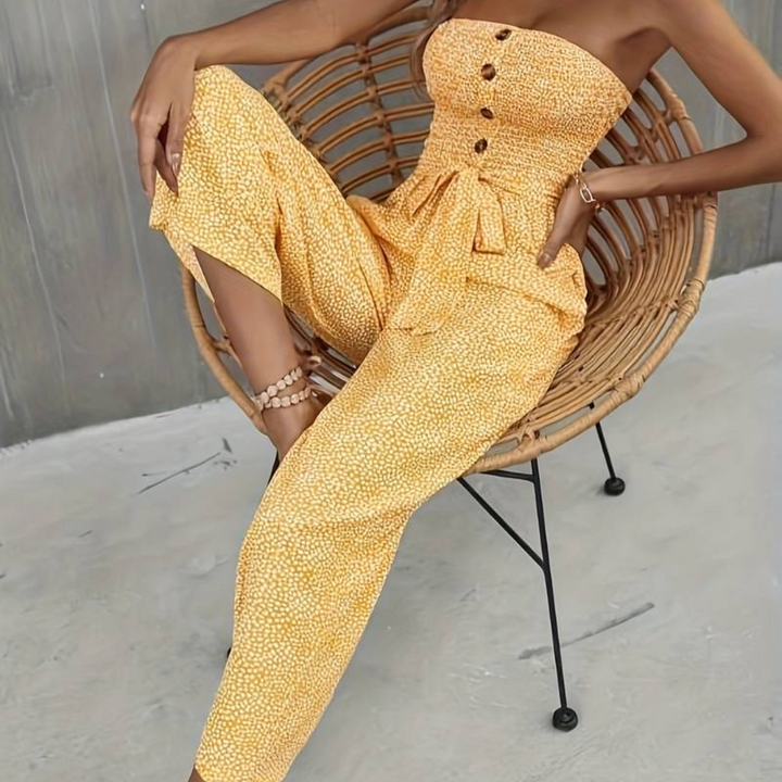Mila Jumpsuit | Lässiger trägerloser Jumpsuit mit Knopfverzierung für Frühling & Sommer