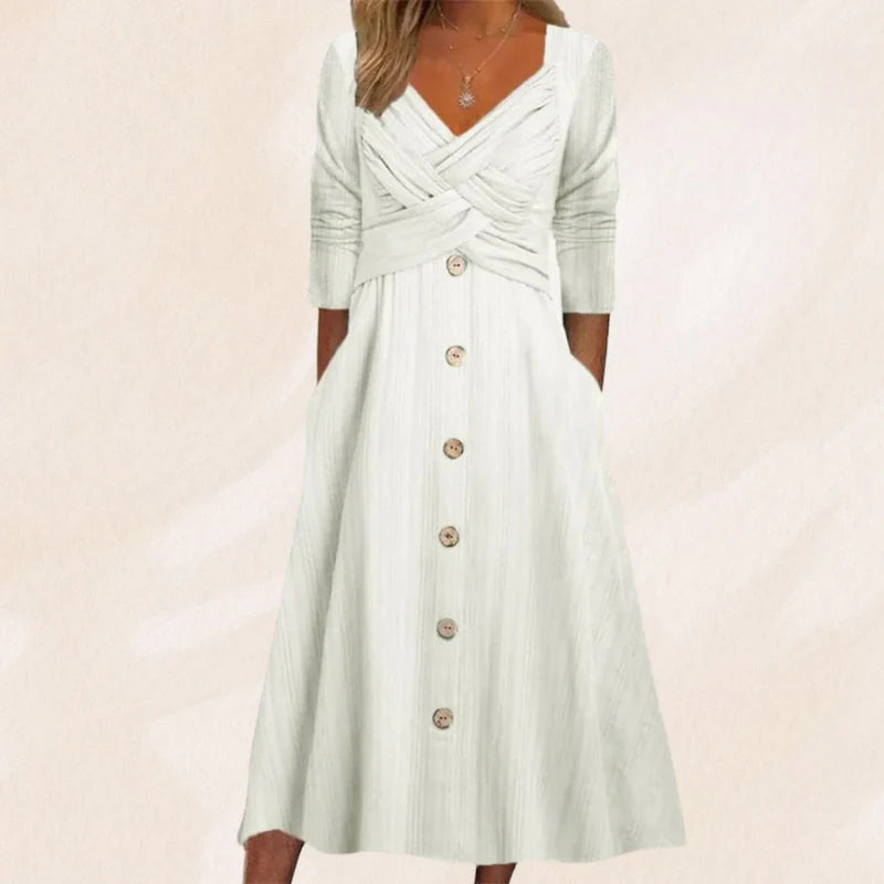 Elegantes weißes Damenkleid mit Knopfleiste, langen Ärmeln und V-Ausschnitt. Perfekt für Sommermode und stilvolle Anlässe.