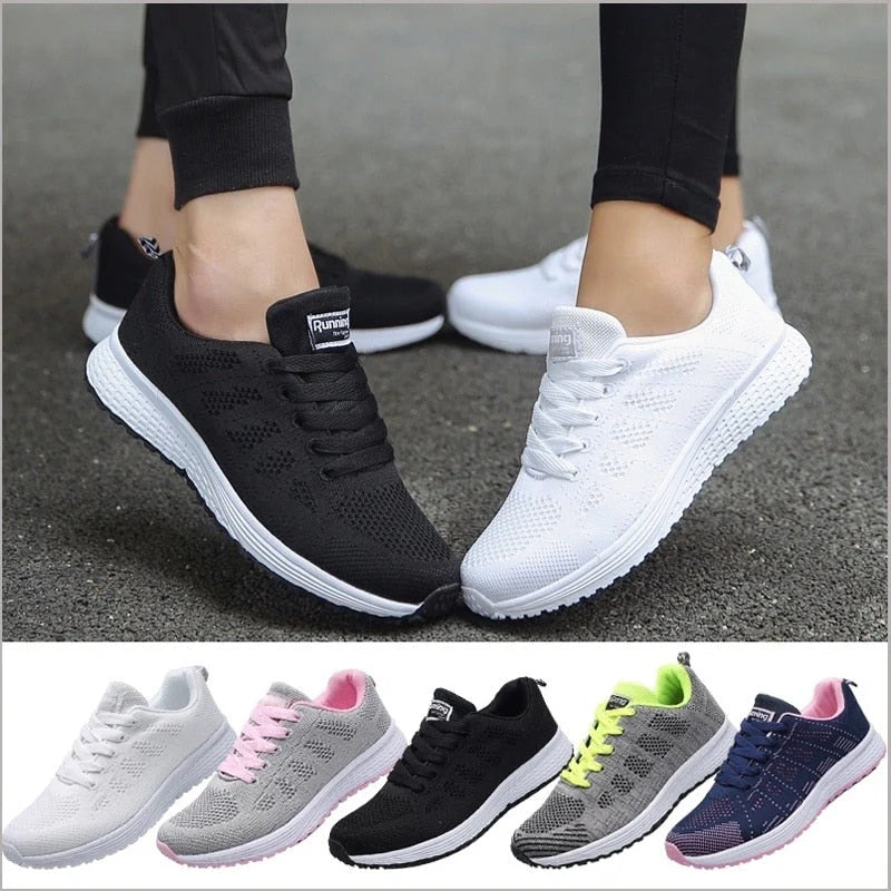 Fünf Paar Sportschuhe in verschiedenen Farben: Schwarz, Weiß, Grau, Gelb und Blau. Bequeme Damen-Sneaker für Laufen und Freizeit.
