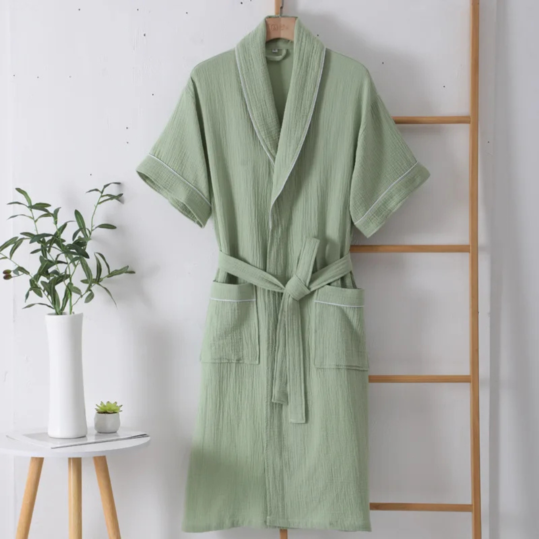 Leichter Sommer-Bademantel aus Baumwolle mit halben Ärmeln