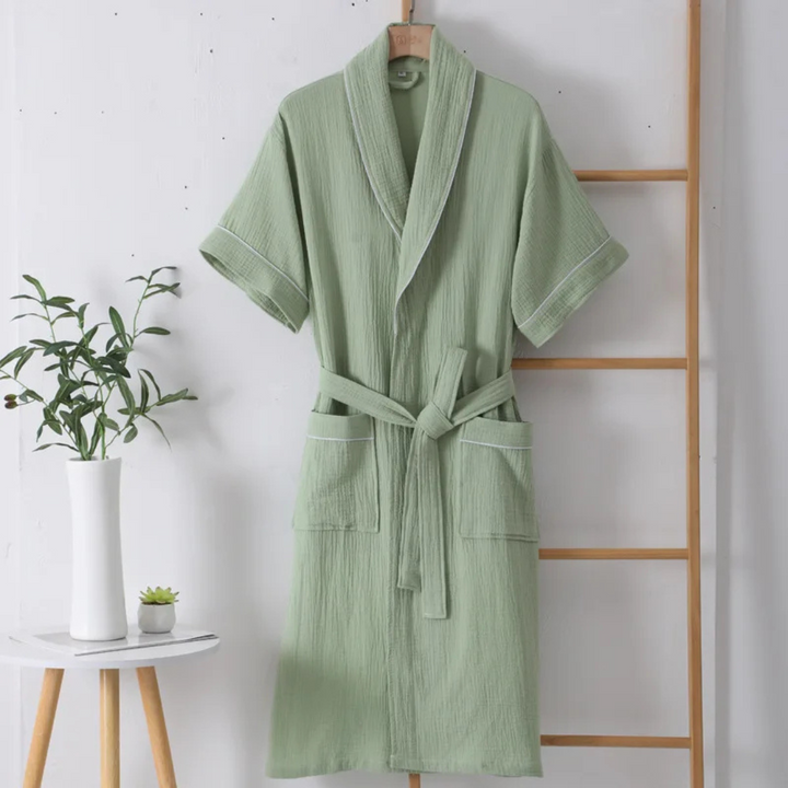 Leichter Sommer-Bademantel aus Baumwolle mit halben Ärmeln