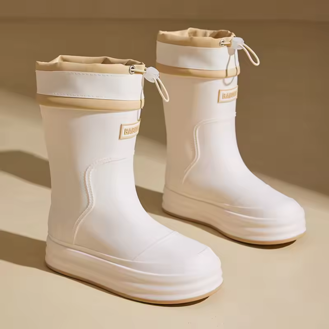 Regenstiefel für den Herbst - Beige Gummistiefel mit kontrastierenden Streifen und flacher Sohle für Damen