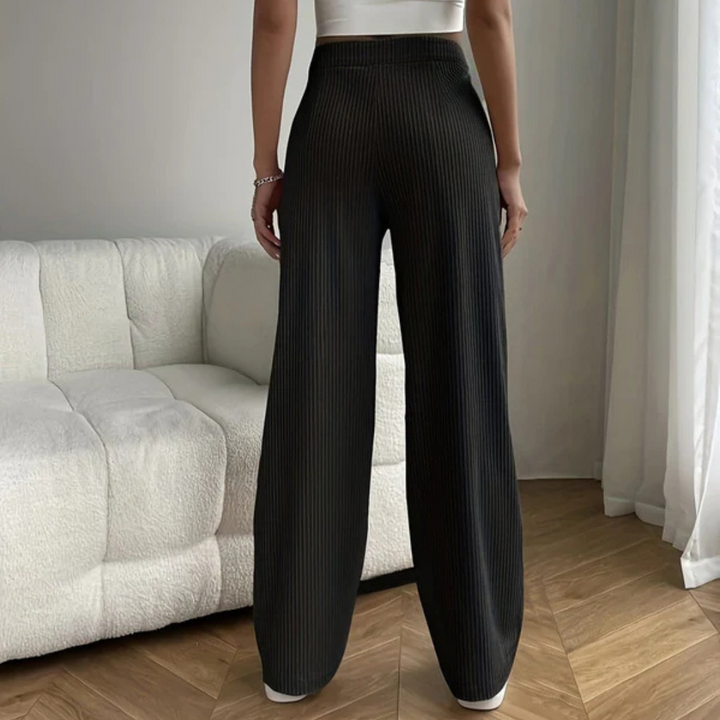 Flared Cordhose für den Herbst - Stilvolle Bundfaltenhose mit hoher Taille für Damen