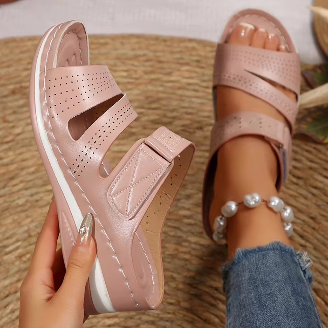 Damen Sandalen in Rosa, perforiertes Design, bequeme Sohle, modisch, ideal für Sommer, Freizeitkleidung, trendige Fußbekleidung, stilvoll und elegant.