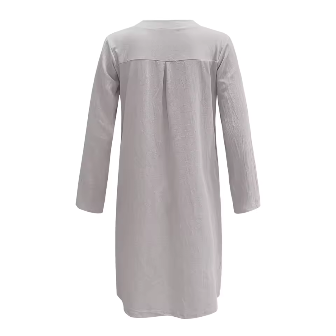 Graues Damenkleid mit langen Ärmeln, knielang, aus leichtem Stoff. Ideal für Freizeit und Büro. Elegantes Design, vielseitig kombinierbar.