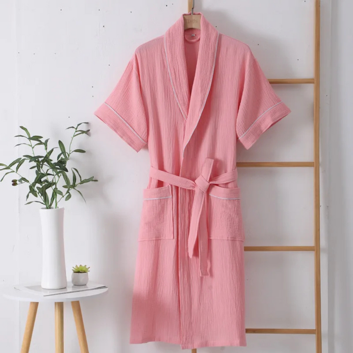 Leichter Sommer-Bademantel aus Baumwolle mit halben Ärmeln