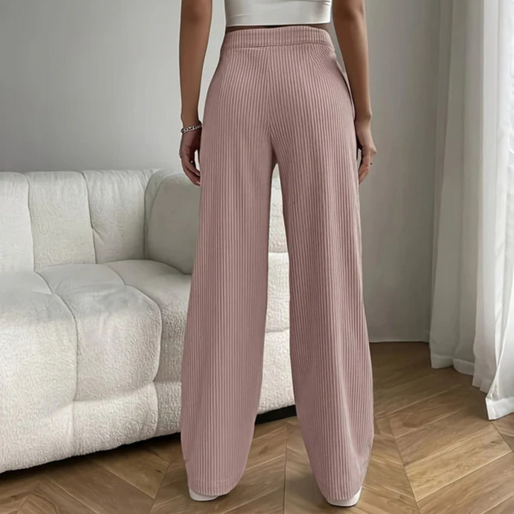 Flared Cordhose für den Herbst - Stilvolle Bundfaltenhose mit hoher Taille für Damen