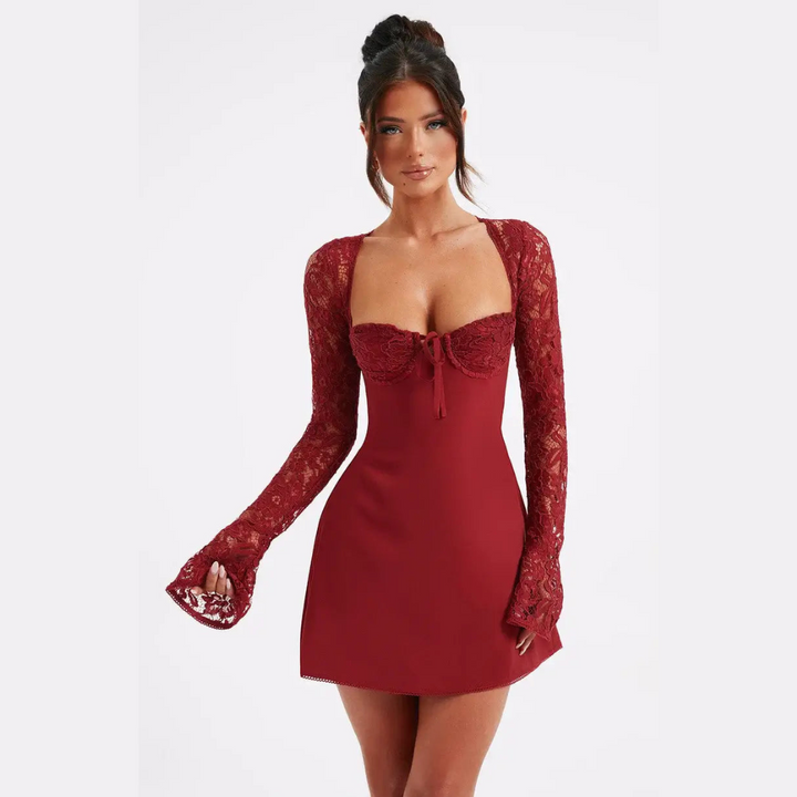Rotes Spitzenkleid mit langen Ärmeln, figurbetontem Schnitt und herzförmigem Ausschnitt. Elegantes Abendkleid, ideal für festliche Anlässe.