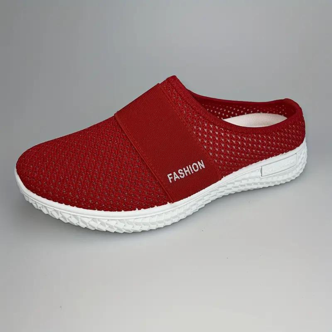 Roter Sneaker mit weißer Sohle, atmungsaktives Mesh-Design, elastisches Band mit "Fashion"-Schriftzug, ideal für Freizeit und Sport.