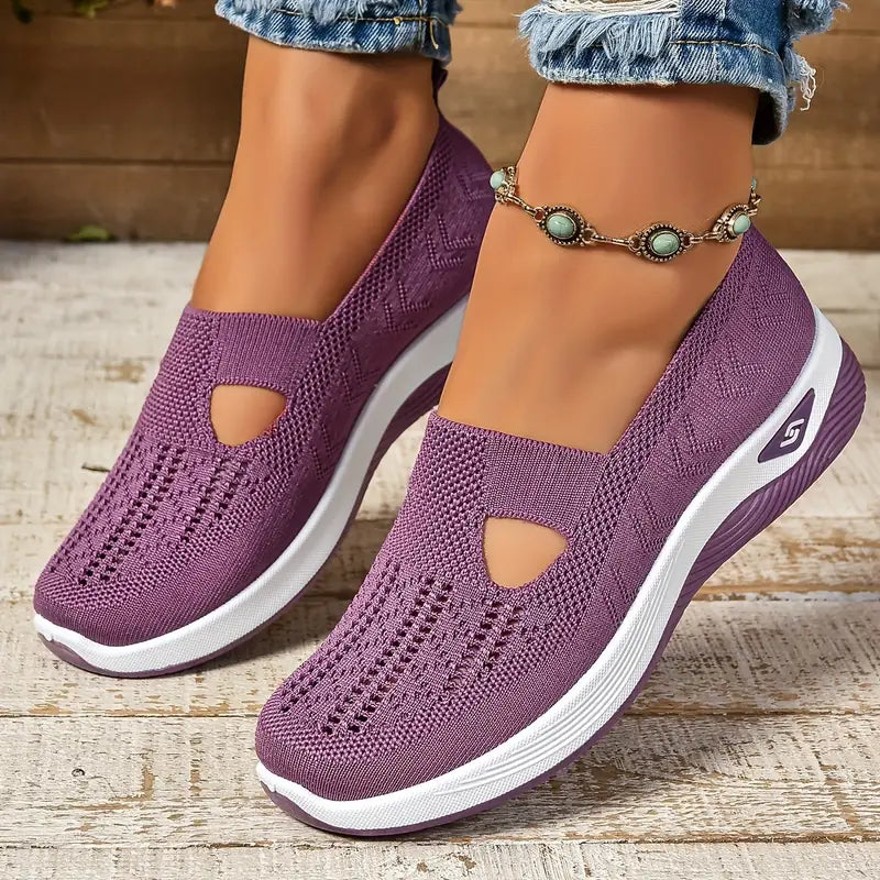 Lila Damen-Sneaker mit Strickmuster, atmungsaktivem Design und weißer Sohle, ideal für Freizeit und Sport. Bequeme, modische Schuhe.