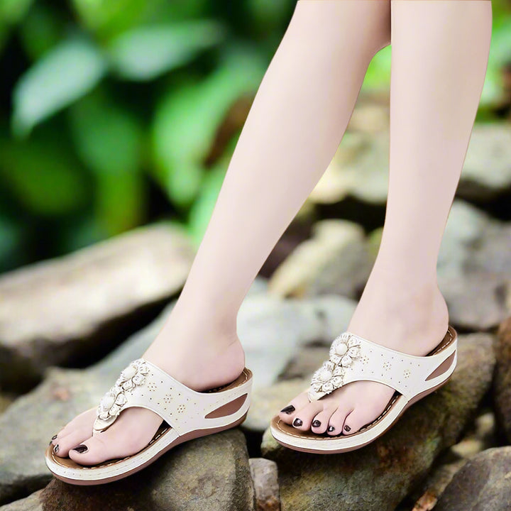 Ursula Zehentrenner | Sommer-Komfort-Sandalen für Frauen mit Lochstickerei