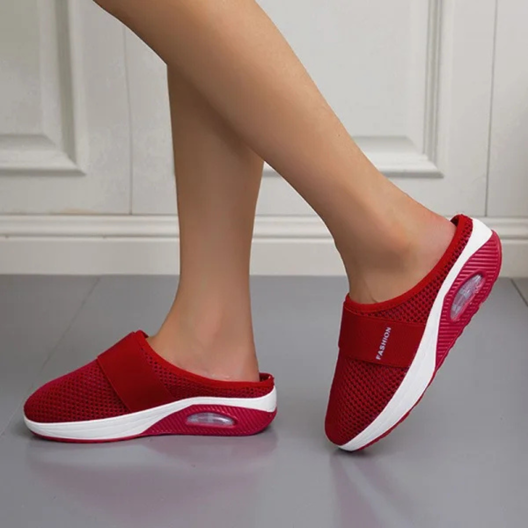 Rote Damen-Clogs mit Mesh-Oberfläche und gepolsterter Sohle, ideal für Komfort und Stil. Perfekte Freizeitschuhe für den Alltag.