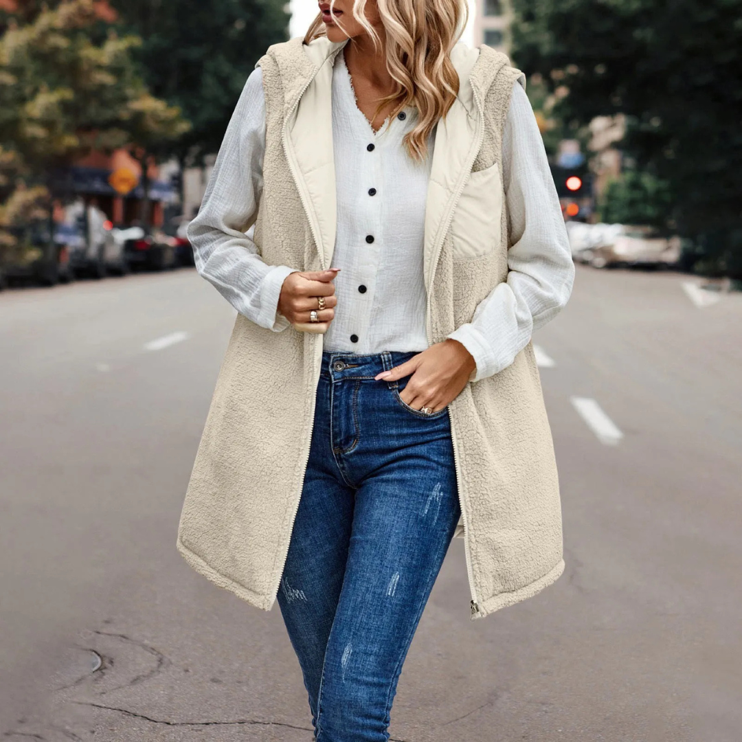 Lange Steppweste für kalte Tage - Stilvolle Daunenweste mit Fleece Futter und Kapuze für Damen