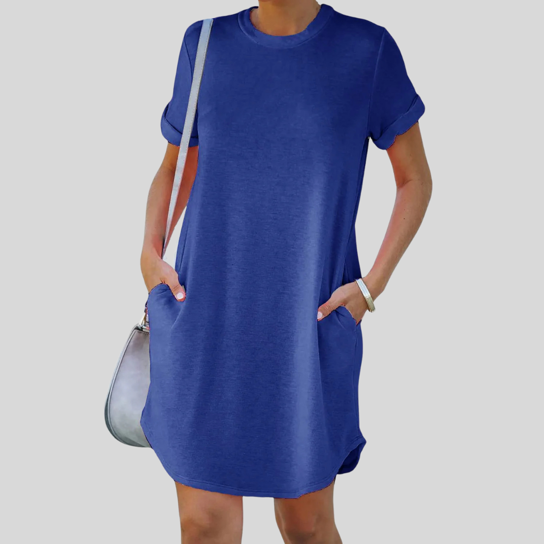 Damen T-Shirt-Kleid in Blau, lässiger Stil mit kurzen Ärmeln und Taschen, ideal für Sommermode. Perfekt für Freizeit und Alltag.