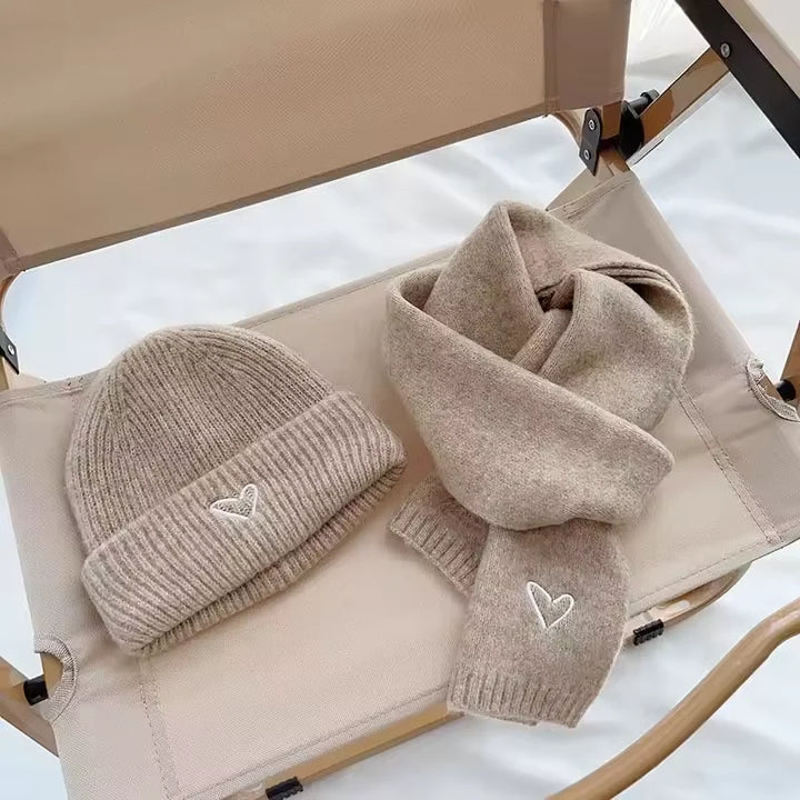 Lovie Set | Kinder Mütze und Schal mit gesticktem Herz