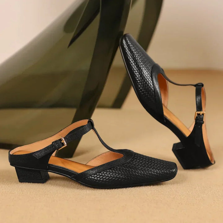Schwarze Damen-Slingback-Schuhe mit Blockabsatz und geflochtenem Design, elegant und modern, ideal für stilvolle Anlässe und modische Outfits.