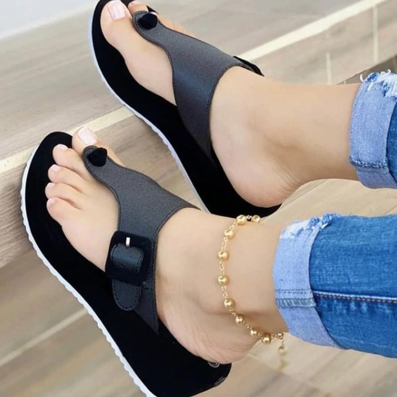 Sabrina Plateau Zehentrenner | Sommerliche Flip-Flops mit Leopardenmuster für Damen