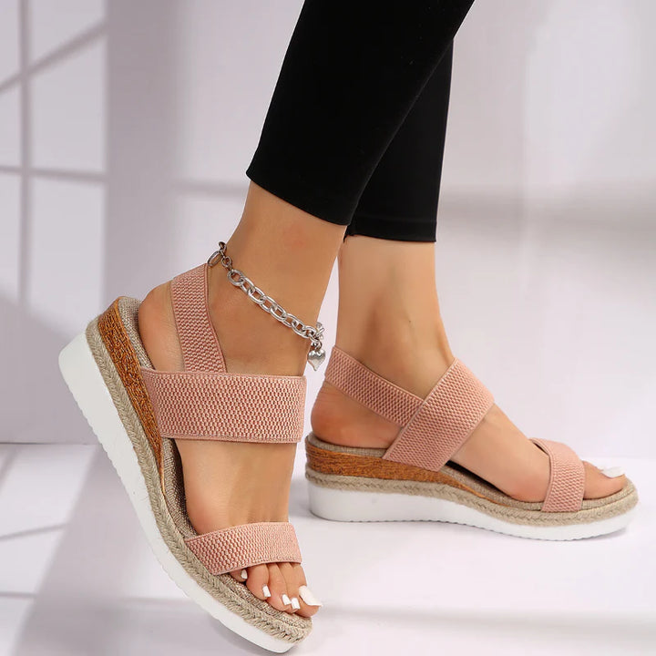 Damen-Sandalen mit Keilabsatz, rosa Textilriemen, weiße Sohle, Fußkettchen, modisch, bequem, ideal für Sommer, Freizeitkleidung.